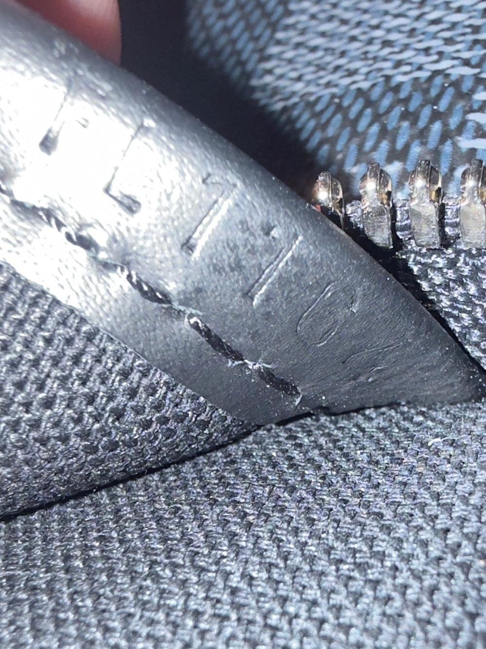 Louis Vuitton Graphite ICare - Picture 16 of 17